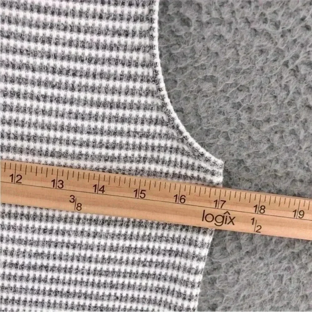 Chicos Sweater Womens 0 US 4/6 Gray Striped Zenergy Knit Sleeveless Mock Neck​​